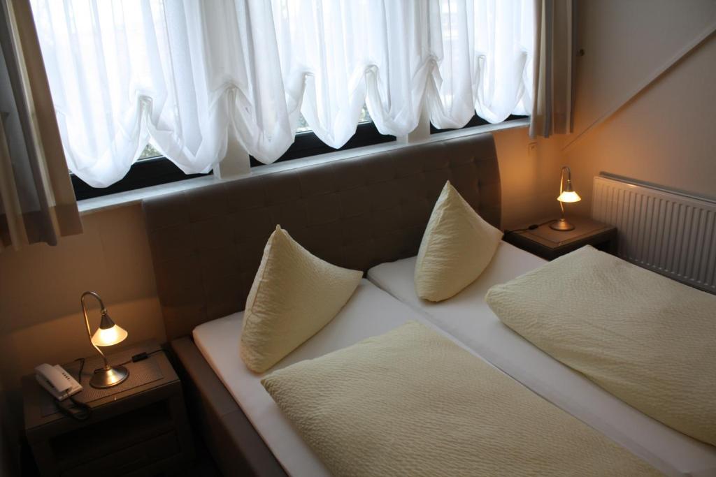 Hotel Zum Kuehlen Grunde Minden  Room photo